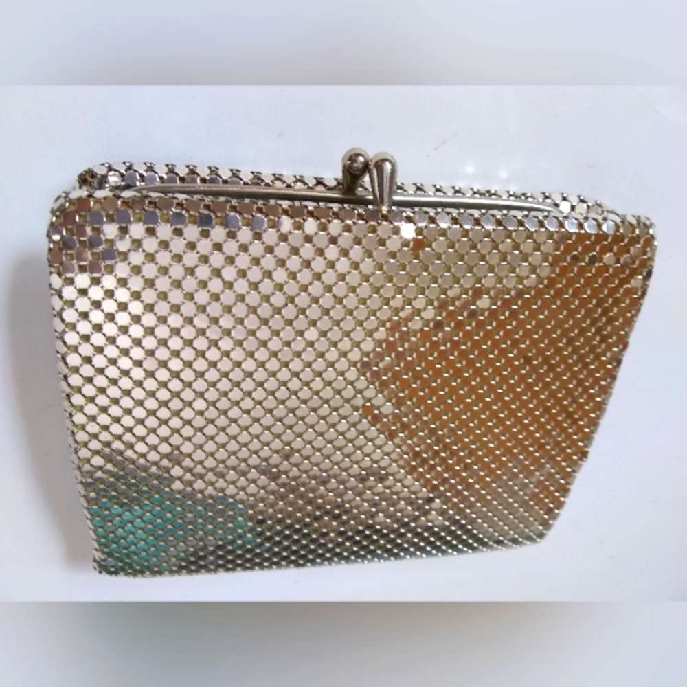 Wallet Women's 4x4.5x1.5'' Coin/Bill/Crdt Card Purse Twist Clasp Silver Mesh EUC